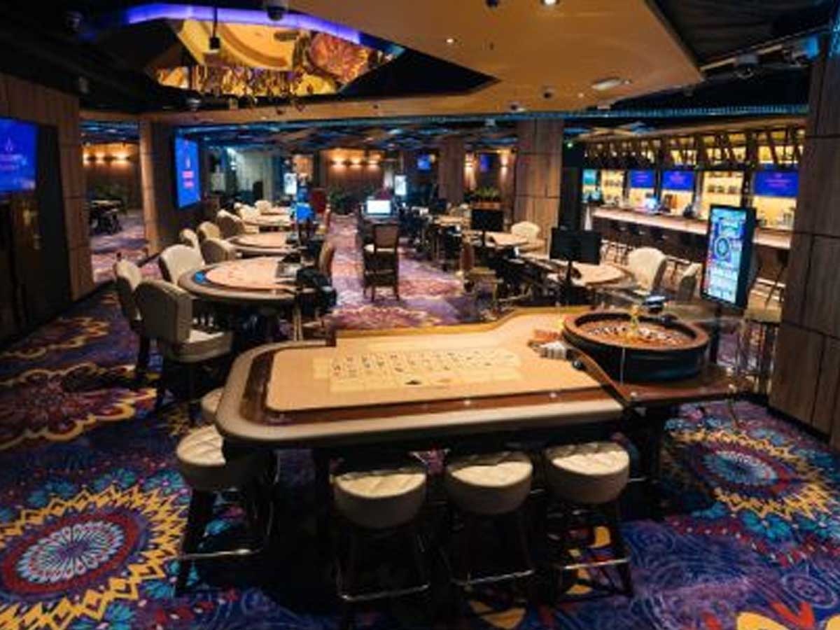 Dinner in the casino atmosphere